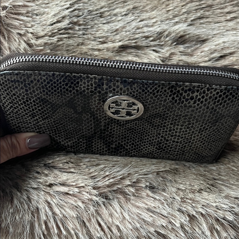 Tory Burch Black and Brown Snakeskin Wallet. very good condition - Picture 6 of 7